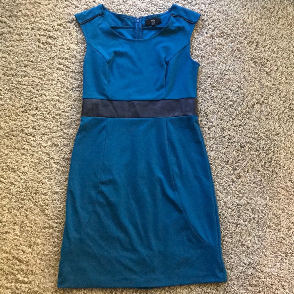Blue mossimo dress w/black detail -great for work!
